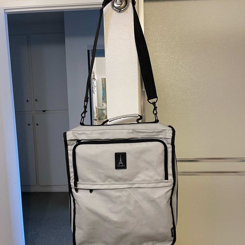 TravelPro Overnighter Multicompartment Folding Hanging Organizer ShoulderLuggage